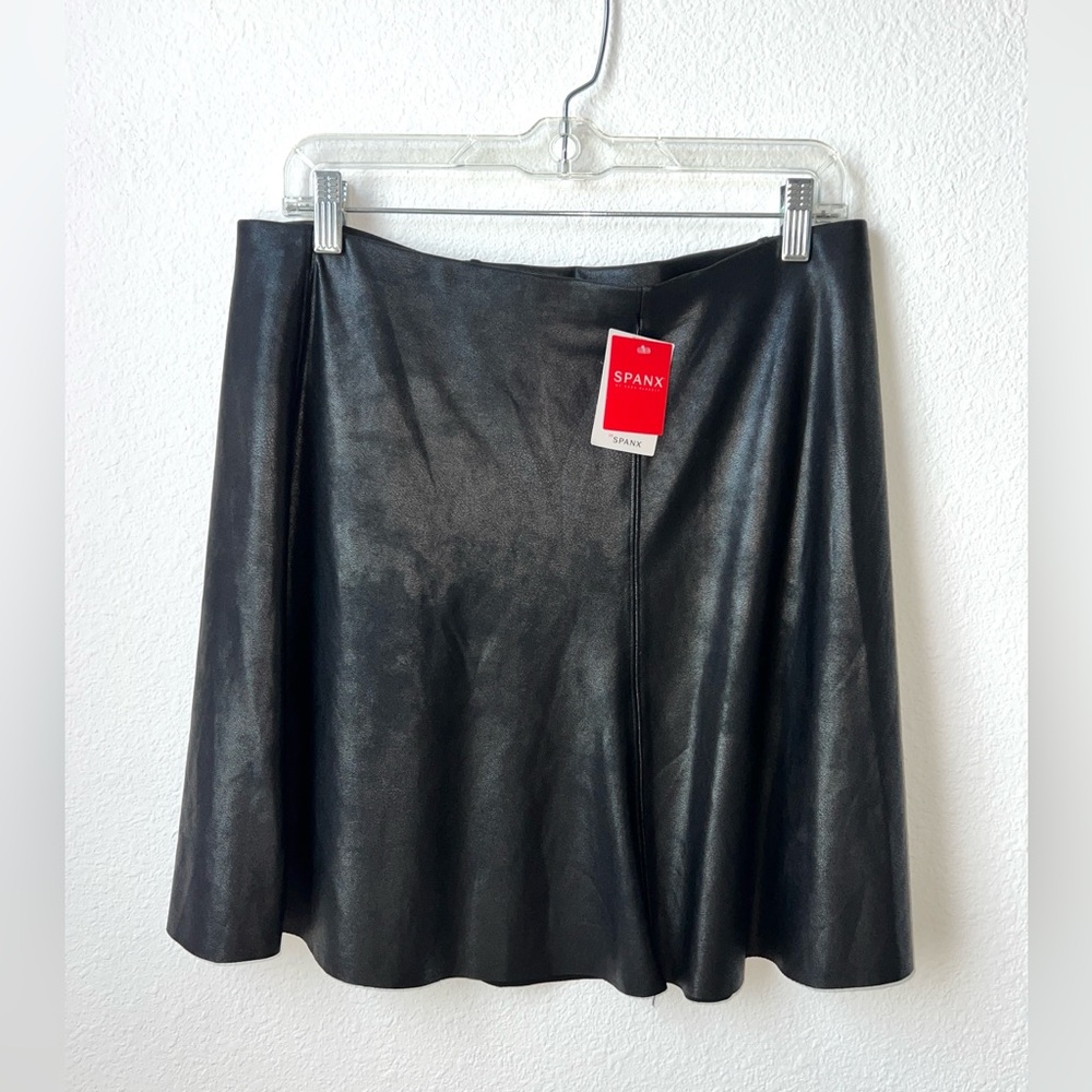 NWT Spanx Womens Black Faux Leather Flouncy Skater Mini Skirt Flared Size L - Picture 2 of 12